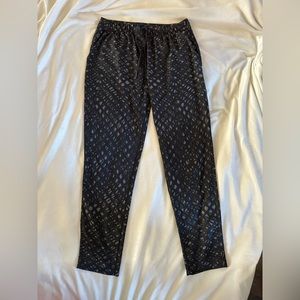Lululemon Jet Crop (Slim) Luxtreme 25” Size 6